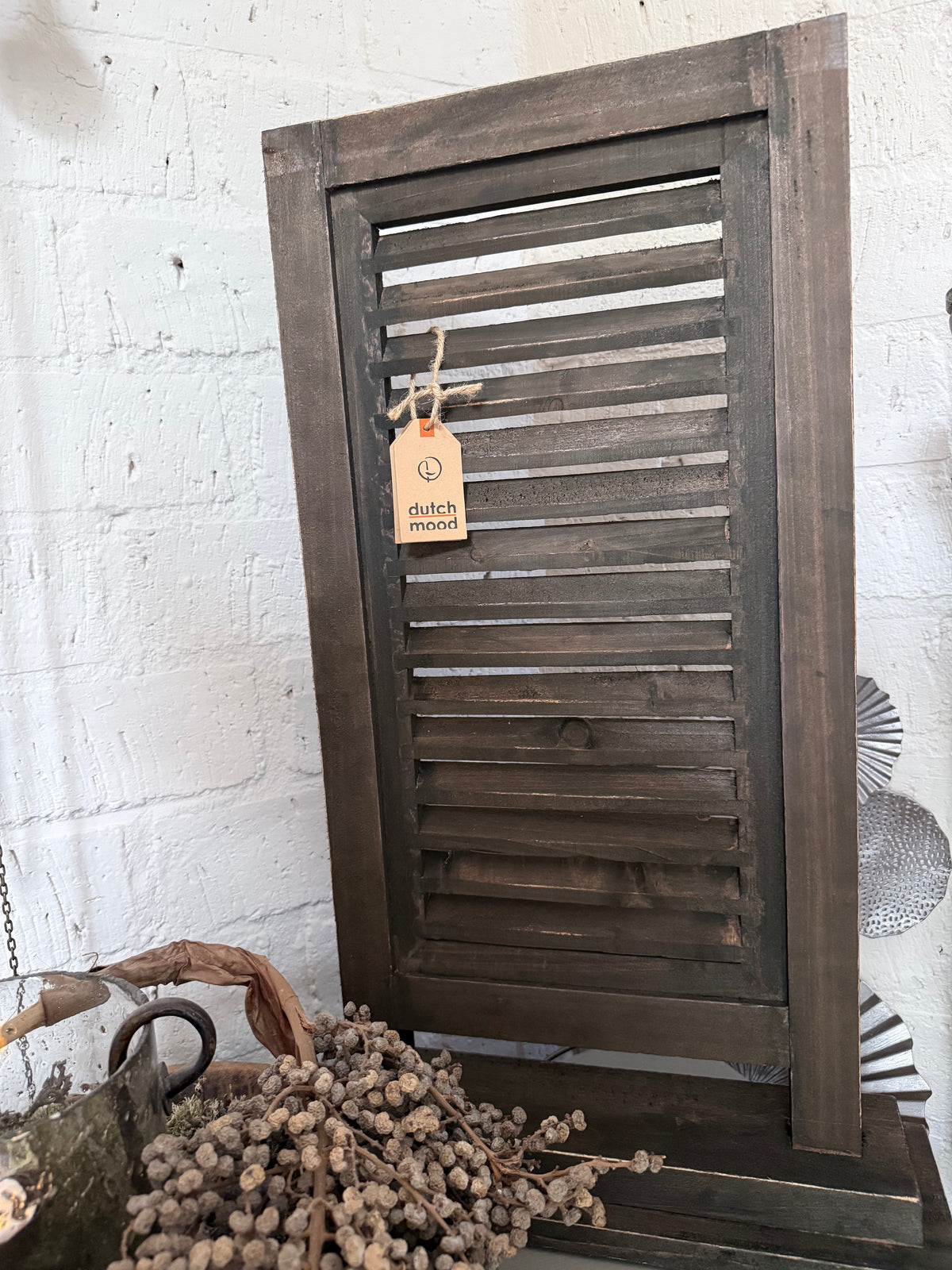 Houten robuuste shutter. Op voet.